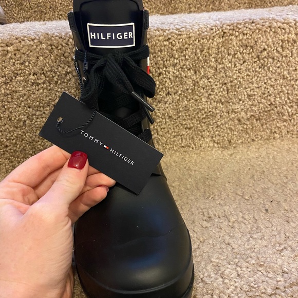 NWT Tommy Hilfiger Rain Boots - Picture 2 of 4